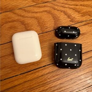 Apple AirPods with Black and White Polka Dot AirPods Case